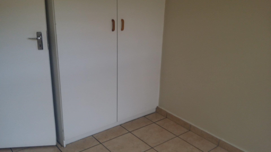 To Let 2 Bedroom Property for Rent in De Kuilen Western Cape